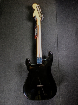 Fender - Tom Delonge Strat RW - BLK 4
